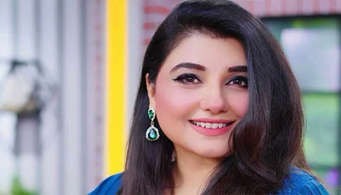 فیشن شو میں جویریہ سعود کا بولڈ لباس تنقید کی زد میں