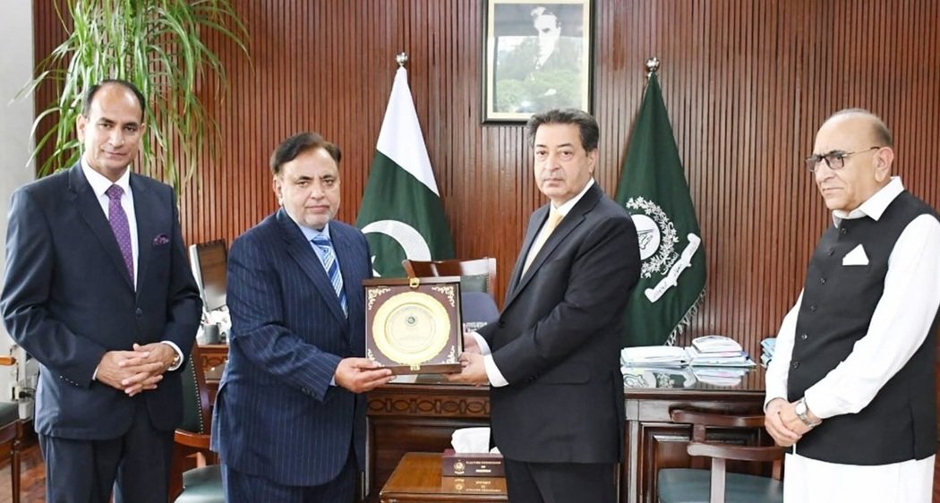 آزاد جموں و کشمیر کے چیف الیکشن کمشنر جسٹس (ر) غلام مصطفیٰ مغل نے چیف الیکشن کمشنر پاکستان سکندر سلطان راجہ سے ملاقا