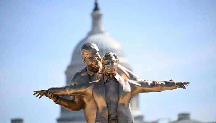 امریکا میں ٹرمپ اور جیفری ایپسٹین کا متنازع مجسمہ نصب