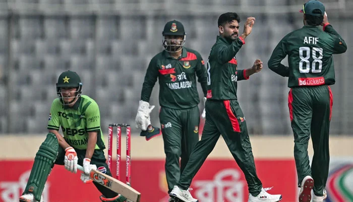 دوسرا ون ڈے: پاکستان نے بنگلادیش کو 275 رنز کا ہدف دے دیا