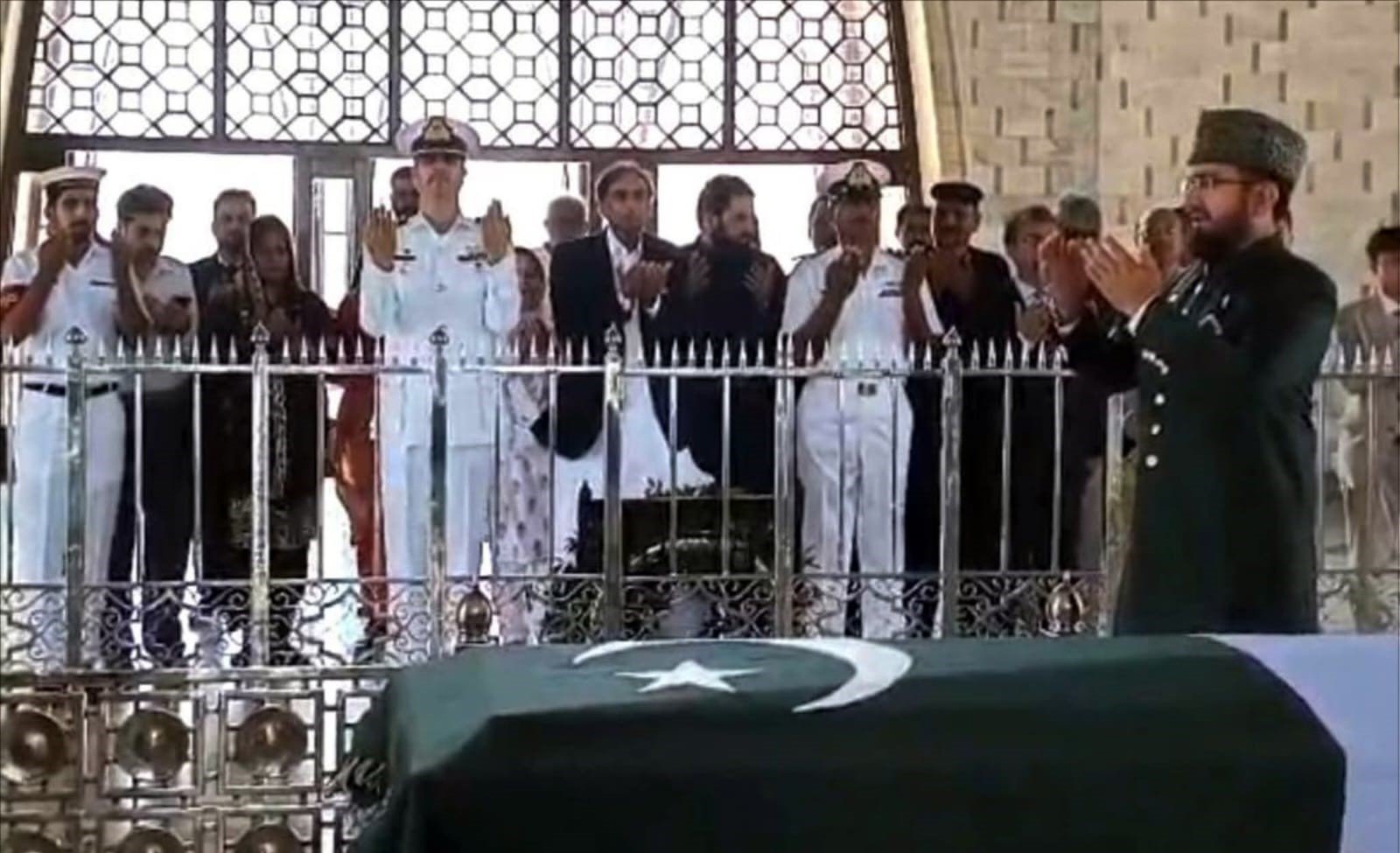 چوہدری لطیف اکبر کی مزار قائد پر حاضری، قائداعظم کو زبردست خراجِ عقیدت