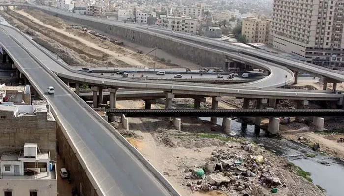 کراچی: لیاری ایکسپریس وے ری سیٹلمنٹ منصوبہ، 8 ارب روپے کی بے ضابطگیوں کا انکشاف